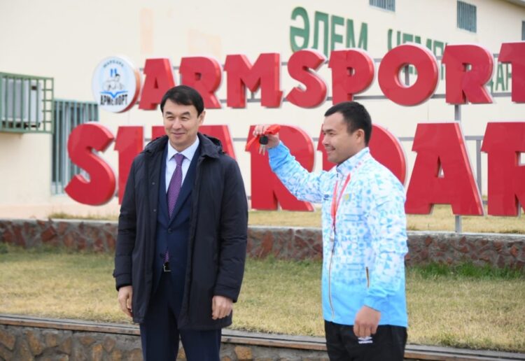 ТҮРКІСТАН ОБЛЫСЫНЫҢ ӘКІМІ  «ШАРДАРА  АРМСПОРТ»  СПОРТ КЛУБЫНА АВТОКӨЛІК СЫЙЛАДЫ