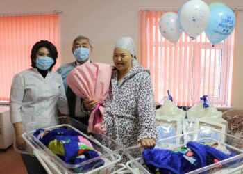 САЙЛАУ КҮНІ ТҮРКІСТАНДА ҚАСЫМ ЖӘНЕ ЖОМАРТ ЕСІМДІ ЕГІЗДЕР ДҮНИЕГЕ КЕЛДІ