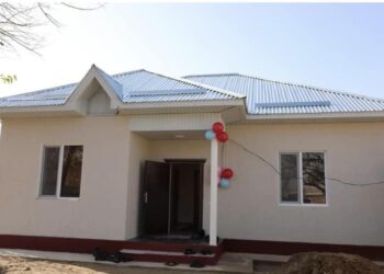 ТҮРКІСТАН:  САРЫАҒАШТА ЖАЛҒЫЗБАСТЫ АНАҒА ДЕМЕУШІ ЕСЕБІНЕН ҮЙ БЕРІЛДІ