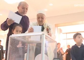 ШЫМКЕНТТЕ БІР ӘУЛЕТТІҢ ТӨРТ ҰРПАҒЫ ӨЗ ТАҢДАУЛАРЫН ЖАСАДЫ