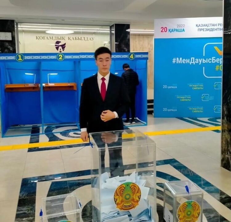 ШЫМКЕНТТЕГІ САЙЛАУ УЧАСКЕСІНЕ ҚАСЫМЖОМАРТ КЕЛДІ