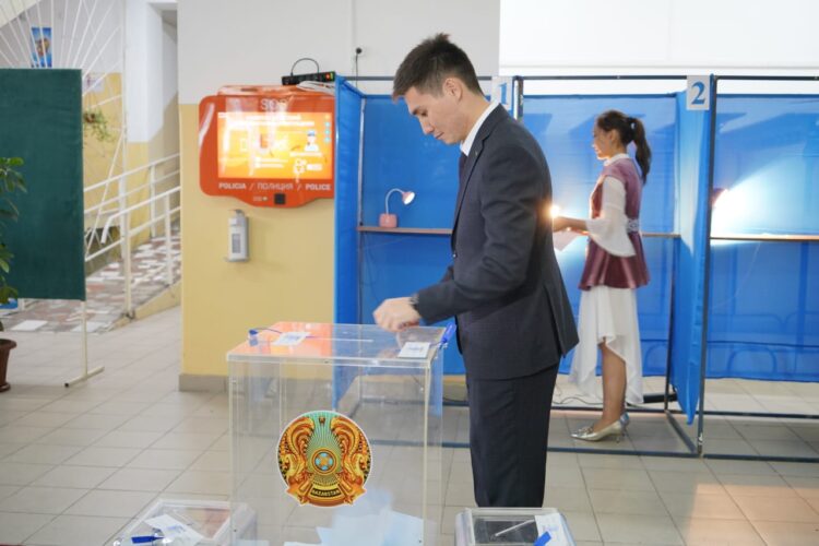 ОТАУ ҚҰРҒАН ЖАС ЖҰБАЙЛАР САЙЛАУ УЧАСКЕСІНДЕ ДАУЫС БЕРДІ