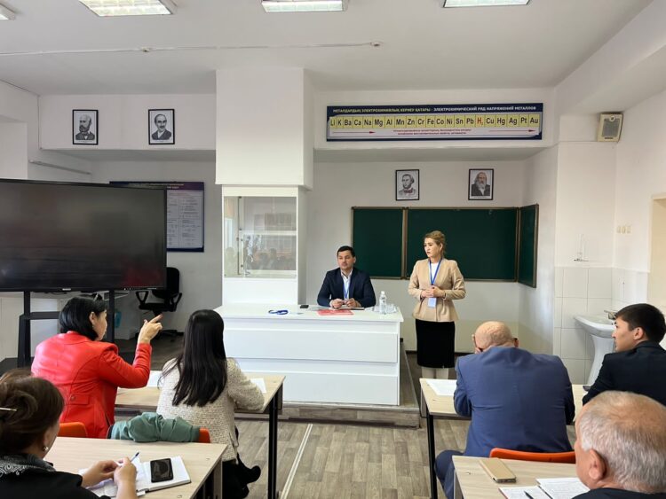 Шымкент: Қаратау аудандық аумақтық сайлау комиссиясының семинары өтті