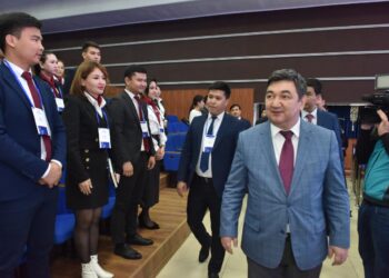 МИНИСТР ШЫМКЕНТТІҢ ЖАСТАР РЕСУРСТЫҚ ОРТАЛЫҒЫНЫҢ ЖҰМЫСЫНА ОҢ БАҒАСЫН БЕРДІ