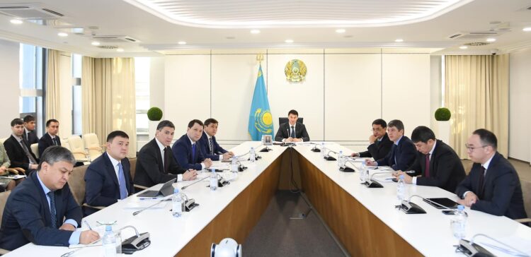 ТҮРКІСТАН: ӘЛЕУМЕТТІК НЫСАНДАР МЕН СПОРТ АЛАҢШАЛАРЫНА ҚАТЫСТЫ МӘСЕЛЕЛЕР ТАЛҚЫЛАНДЫ