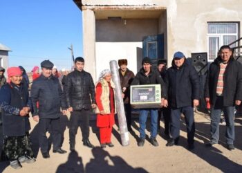 ТҮРКІСТАН: ОТЫРАРЛЫҚ ЖАСТАР КӨПБАЛАЛЫ ОТБАСЫНА БАСПАНА СЫЙЛАДЫ