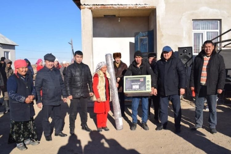 ТҮРКІСТАН: ОТЫРАРЛЫҚ ЖАСТАР КӨПБАЛАЛЫ ОТБАСЫНА БАСПАНА СЫЙЛАДЫ