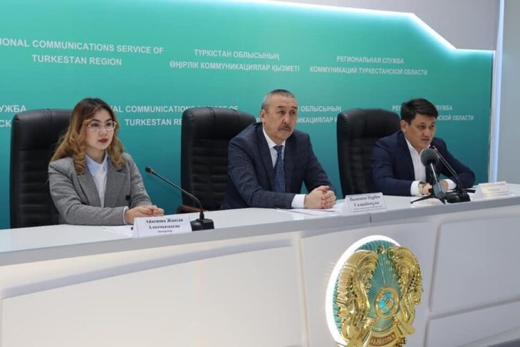 ТҮРКІСТАН: ДӘРІГЕРЛЕР ТҰРҒЫНДАРДЫ КОРОНАВИРУСҚА ҚАРСЫ РЕВАКЦИНАЦИЯ ЖАСАУҒА ШАҚЫРАДЫ