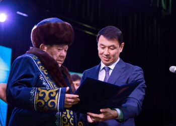 ТҮРКІСТАНДА МҰХТАР ШАХАНОВТЫҢ МЕРЕЙТОЙЫНА АРНАЛҒАН «ӘЛЕМ ТАНЫҒАН АҚЫН» АТТЫ ШЫҒАРМАШЫЛЫҚ КЕШІ ӨТТІ