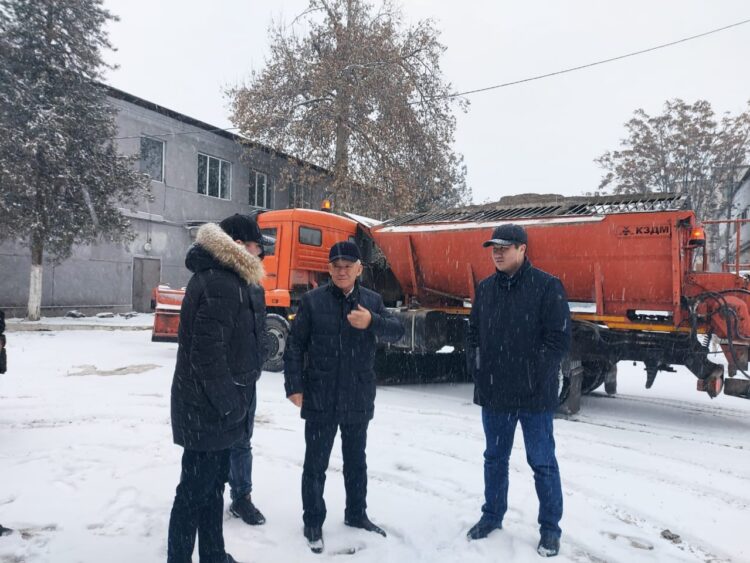 АБАЙ АУДАНЫНДА ҚАРДАН ТАЗАРТУ ЖҰМЫСТАРЫ  ЖҮРГІЗІЛУДЕ