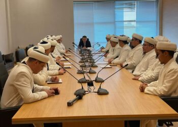 ПРЕЗИДЕНТТІҢ КЕҢЕСШІСІ ТҮРКІСТАНДЫҚ ДІН ӨКІЛДЕРІМЕН КЕЗДЕСТІ