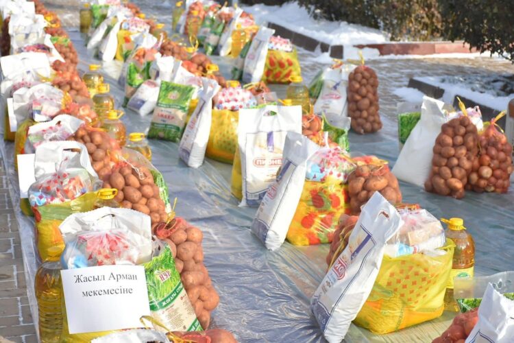 ТҮРКІСТАНДА 100 ОТБАСЫҒА АЗЫҚ-ТҮЛІКТЕР ҮЛЕСТІРІЛДІ