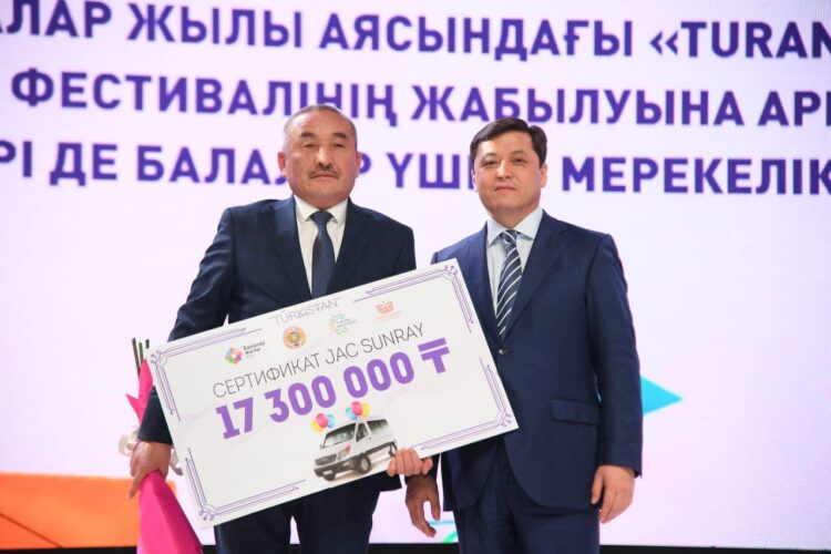 ТҮРКІСТАН ОБЛЫСЫНДА «БАЛАЛАР ЖЫЛЫН» ҚОРТЫНДЫЛАҒАН САЛТАНАТТЫ КЕШ ӨТТІ