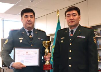 ТҮРКІСТАНДЫҚ ӘСКЕРИЛЕР ҮЗДІКТЕРДІ МАРАПАТТАП, ЖОСПАРЛАРДЫ ТАЛҚЫЛАДЫ