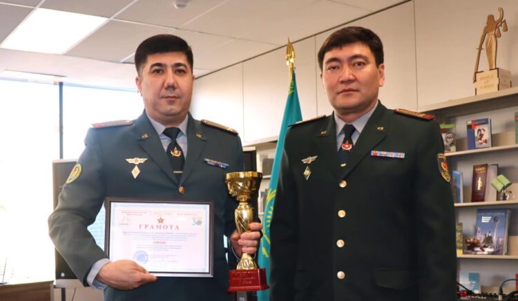 ТҮРКІСТАНДЫҚ ӘСКЕРИЛЕР ҮЗДІКТЕРДІ МАРАПАТТАП, ЖОСПАРЛАРДЫ ТАЛҚЫЛАДЫ