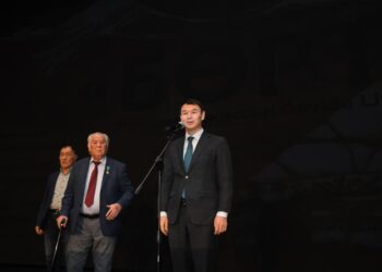 ТҮРКІСТАНДА ДУЛАТ ИСАБЕКОВТЫҢ 80 ЖЫЛДЫҒЫ АТАП ӨТІЛДІ