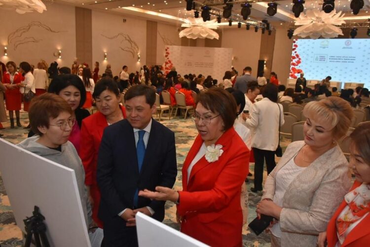 ТҮРКІСТАНДЫҚ  ІСКЕР ӘЙЕЛДЕР «EŃBEGІ JANǴAN ARÝLAR» ФОРУМЫНДА БАС ҚОСТЫ