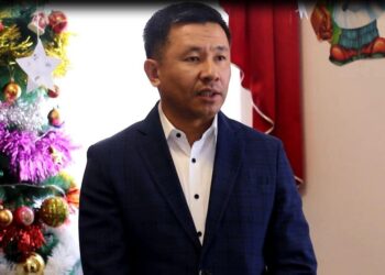 ТҮРКІСТАН: ТҮЛКІБАСТЫҚ КӘСІПКЕР 450 БАЛАҒА ЖАҢА ЖЫЛДЫҚ СЫЙЛЫҚ ҮЛЕСТІРДІ