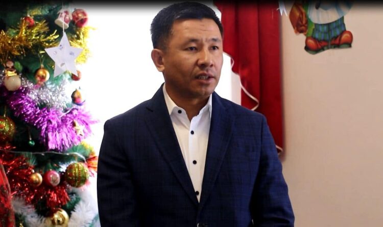 ТҮРКІСТАН: ТҮЛКІБАСТЫҚ КӘСІПКЕР 450 БАЛАҒА ЖАҢА ЖЫЛДЫҚ СЫЙЛЫҚ ҮЛЕСТІРДІ