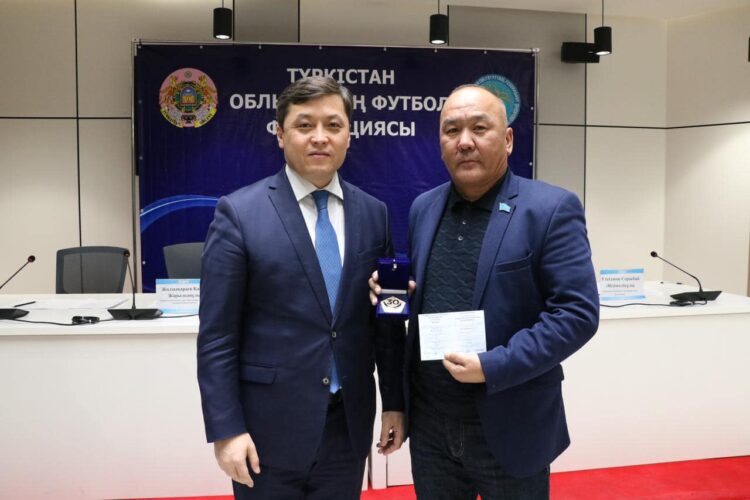 ТҮРКІСТАН: БІР ТОП АЗАМАТ «ҚАЗАҚСТАН ФУТБОЛ ФЕДЕРАЦИЯСЫНА – 30 ЖЫЛ» ТӨСБЕЛГІСІМЕН МАРАПАТТАЛДЫ