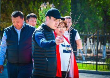 Аудан әкімі Нұрбек Бадырақов орталықта жүргізіліп жатқан абаттандыру жұмыстарының барысымен танысты.