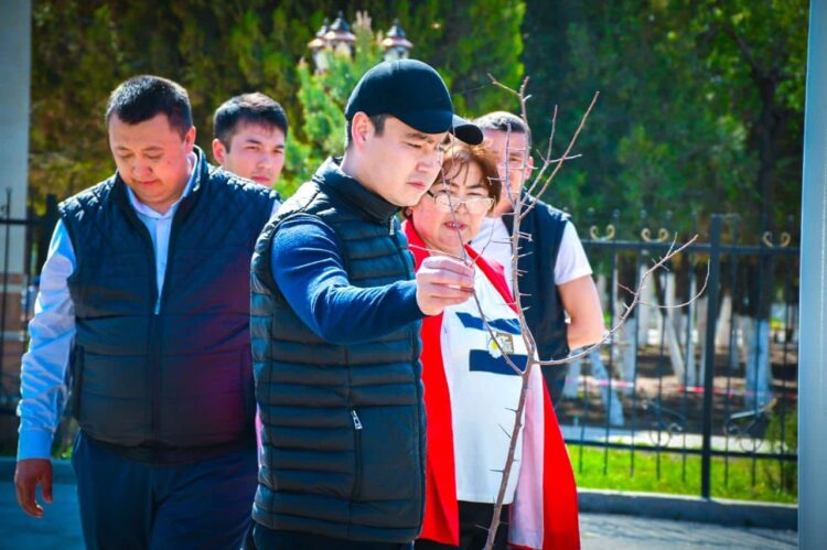 Аудан әкімі Нұрбек Бадырақов орталықта жүргізіліп жатқан абаттандыру жұмыстарының барысымен танысты.