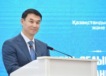 ДАРХАН САТЫБАЛДЫ: «ҚАЗЫҒҰРТ АУДАНЫН ДАМЫТУ ЖҰМЫСТАРЫ БӘСЕҢДЕМЕЙДІ»