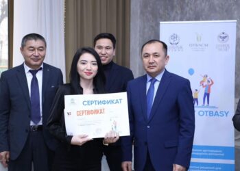 ТҮРКІСТАН: САРЫАҒАШТА «ТАБЫСТЫ ОТБАСЫ» ЖОБАСЫНЫҢ ТҮЛЕКТЕРІНЕ КӘСІБИ ҚҰРАЛ-ЖАБДЫҚТАР ТАБЫСТАЛДЫ