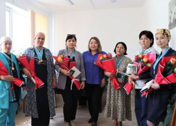 ТҮРКІСТАН: КЕНТАУДА АЛТЫН ҚҰРСАҚТЫ АНАЛАР АРДАҚТАЛДЫ