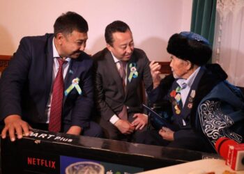 ТҮРКІСТАН ОБЛЫСЫНДА 102 ЖАСТАҒЫ ҚАРТ МАЙДАНГЕР АРДАҚТАЛДЫ