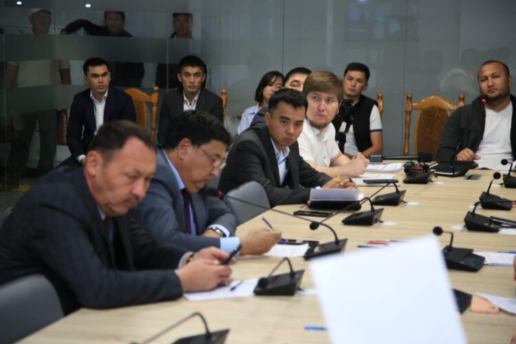 ЖАСТАРҒА ЖЕҢІЛДЕТІЛГЕН ШАҒЫН НЕСИЕ БЕРУ БОЙЫНША КОМИССИЯ ОТЫРЫСЫ ӨТТІ