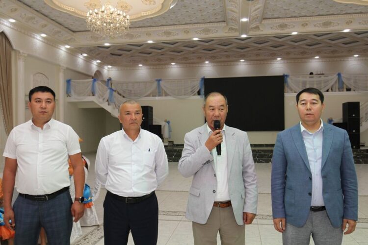 МАҚТААРАЛ: МЫРЗАКЕНТТЕ БАЛАЛАРҒА АРНАЛҒАН АУДАН ӘКІМІНІҢ МЕРЕКЕЛІК ДАСТАРХАНЫ ЖАЙЫЛДЫ