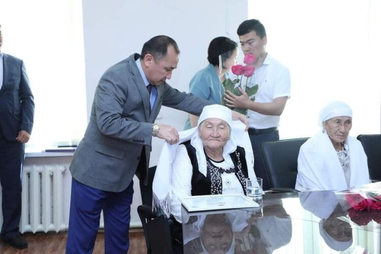 ТҮРКІСТАН: САРЫАҒАШТА КӨПБАЛАЛЫ АНАЛАР АРДАҚТАЛДЫ