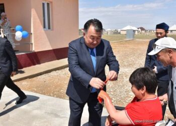 ТҮРКІСТАН: СОЗАҚТА ЖАНЫ ЖОМАРТ АЗАМАТ МҰҚТАЖ ОТБАСЫҒА ЖАҢА БАСПАНА СЫЙЛАДЫ