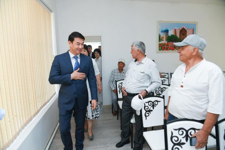 ДАРХАН САТЫБАЛДЫ ТҮРКІСТАНДЫҚ АҚСАҚАЛДАР МЕН АРДАҚТЫ ӘЖЕЛЕРМЕН ЖҮЗДЕСТІ