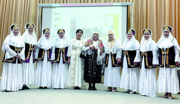 Қариялар төрге озды