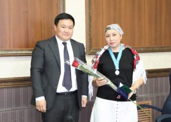 КЕНТАУДА АЛТЫН ҚҰРСАҚТЫ АНАЛАРҒА ТӨСБЕЛГІЛЕР ТАБЫСТАЛДЫ