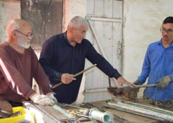 ТҮРКІСТАН: ЖЕТІСАЙЛЫҚ ТҰРҒЫН ПЛАСТИКАЛЫҚ ҚАЛДЫҚТАН КОМБАЙНҒА АСА ҚАЖЕТТІ БӨЛШЕКТЕР ШЫҒАРАДЫ