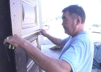 ТҮРКІСТАН: АҒАШТЫ «СӨЙЛЕТІП», ТЕМІРДЕН ТҮЙІН ТҮЙГЕН ЖЕТІСАЙЛЫҚ ШЕБЕР