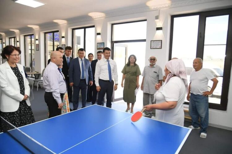 ДАРХАН САТЫБАЛДЫ АҚСАҚАЛДАРДЫҢ ТАЛАП-ТІЛЕГІН ТЫҢДАУҒА КЕЛДІ