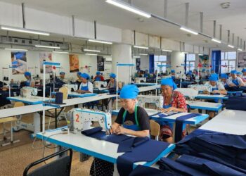 ТҮРКІСТАН: ШАРДАРАДА ТІГІН ФАБРИКАСЫ ЖЫЛЫНА 280 МЫҢ ДАНА КИІМ МЕН 72 МЫҢ ЖҰП АЯҚ КИІМ ТІГЕДІ