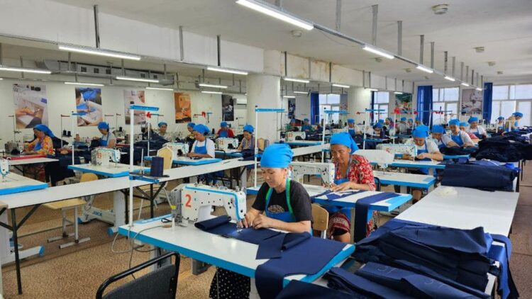 ТҮРКІСТАН: ШАРДАРАДА ТІГІН ФАБРИКАСЫ ЖЫЛЫНА 280 МЫҢ ДАНА КИІМ МЕН 72 МЫҢ ЖҰП АЯҚ КИІМ ТІГЕДІ