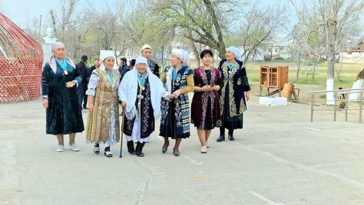 ЖЕТІСАЙДА КӨПБАЛАЛЫ АНАЛАР ӘУЛЕТІ БАР