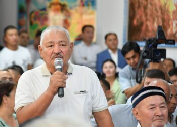 ДАРХАН САТЫБАЛДЫ САУРАНДЫҚТАРДЫҢ СҰРАҚТАРЫНА ЖАУАП БЕРДІ