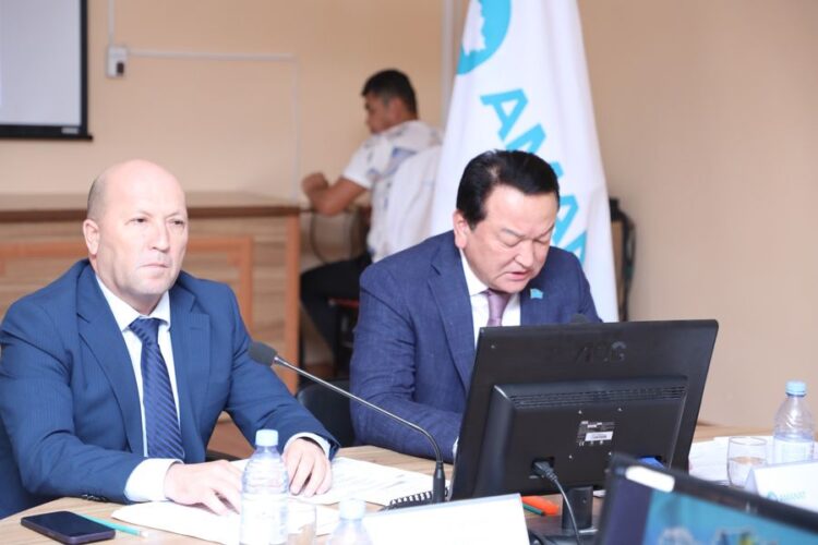 «АУЫЛ АМАНАТЫ» ЖӘНЕ «ЖЕР АМАНАТЫ» БАҒДАРЛАМАЛАРЫНЫҢ ЖҮЗЕГЕ АСЫРЫЛУ БАРЫСЫ ТАЛҚЫЛАНДЫ