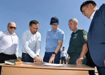 ДАРХАН САТЫБАЛДЫ АУЫЛДАРДЫ АРАЛАП, ТҰРҒЫНДАРМЕН КЕЗДЕСУДЕ