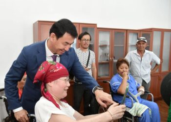 ДАРХАН САТЫБАЛДЫМЕН КЕЗДЕСКЕН МҮГЕДЕК ЖАНДАР ЖЕКЕ МӘСЕЛЕЛЕРІН КӨТЕРДІ