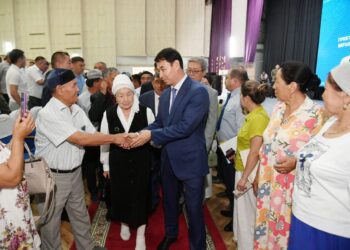 ТҮРКІСТАН: ДАРХАН САТЫБАЛДЫ ШАРДАРАЛЫҚТАРДЫҢ ТАЛАП-ТІЛЕКТЕРІН ТЫҢДАДЫ