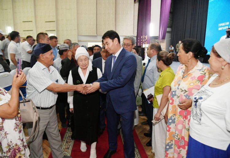 ТҮРКІСТАН: ДАРХАН САТЫБАЛДЫ ШАРДАРАЛЫҚТАРДЫҢ ТАЛАП-ТІЛЕКТЕРІН ТЫҢДАДЫ