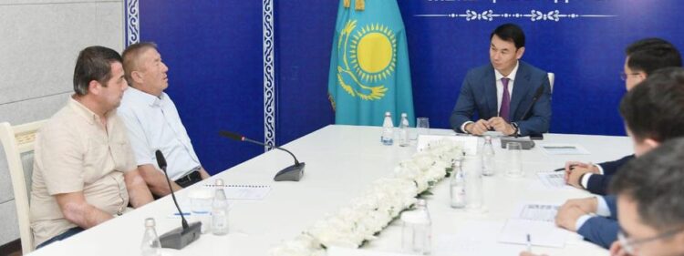 Д.САТЫБАЛДЫ МАҚТА-ТОҚЫМА КЛАСТЕРІН ҚҰРУ БОЙЫНША ИНВЕСТОРЛАРМЕН КЕЗДЕСТІ